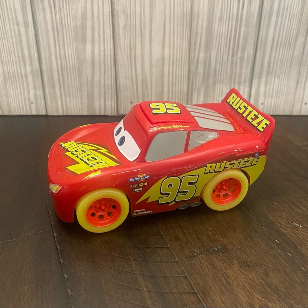 Disney Pixar Cars Lightning McQueen Track Talkers Glow Racer w/ sounds & talking